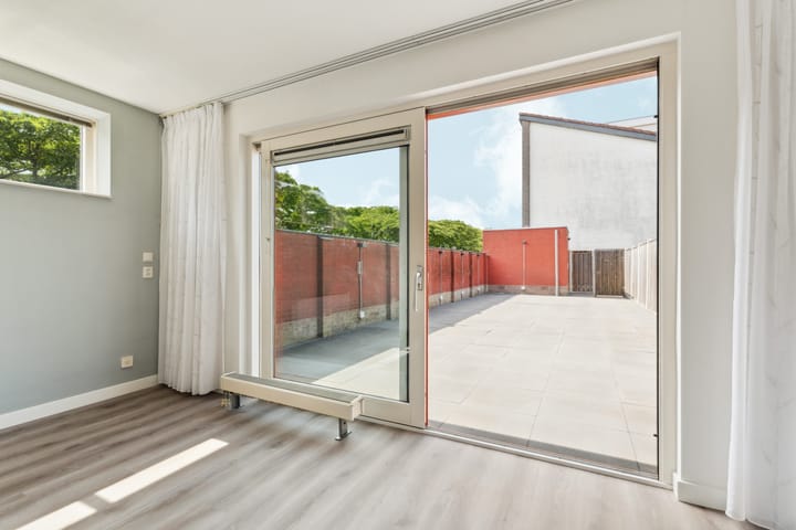 Photo 12 of Mahoniestraat 1