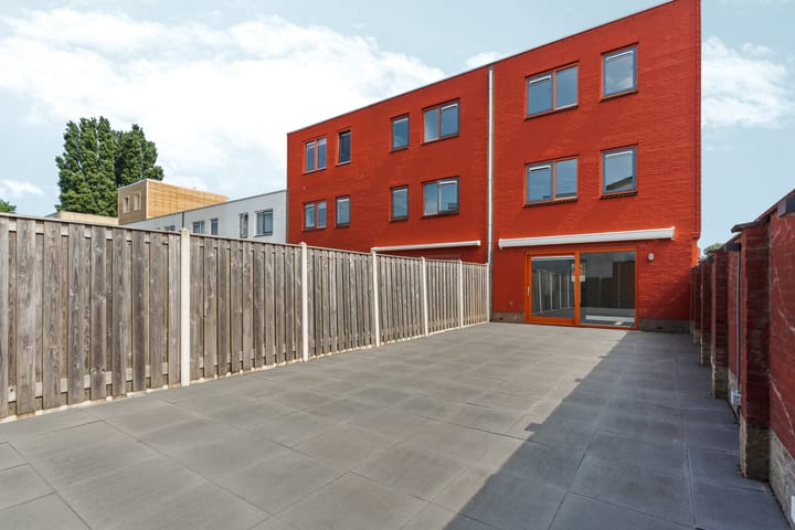 Photo 15 of Mahoniestraat 1