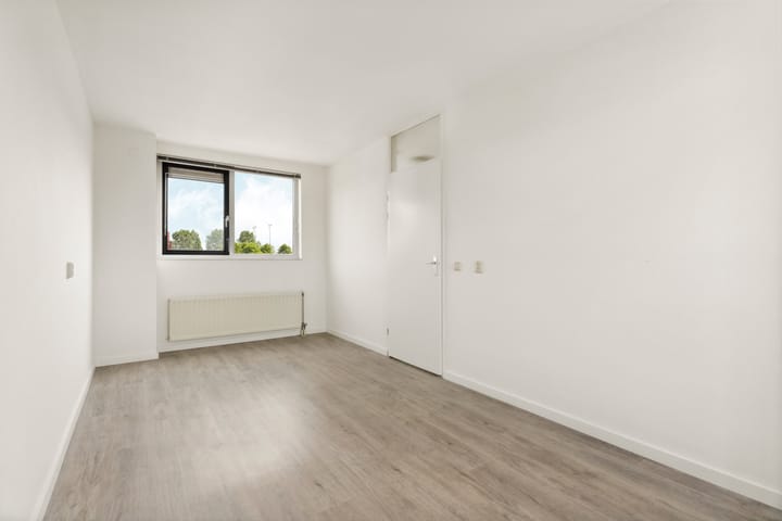 Photo 32 of Mahoniestraat 1