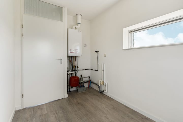 Photo 36 of Mahoniestraat 1