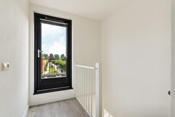 Photo 37 of Mahoniestraat 1