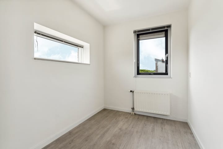 Photo 35 of Mahoniestraat 1