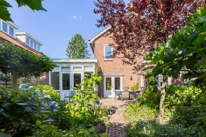 Foto 30 van Staringlaan 1