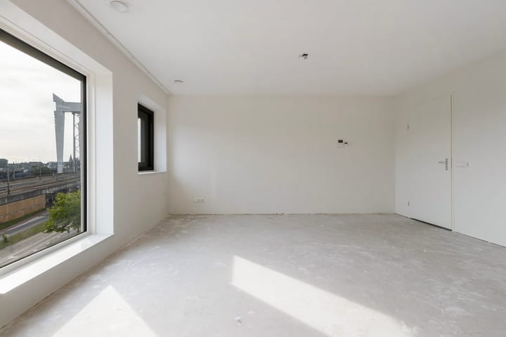 Foto 12 van Korte Parallelweg 63