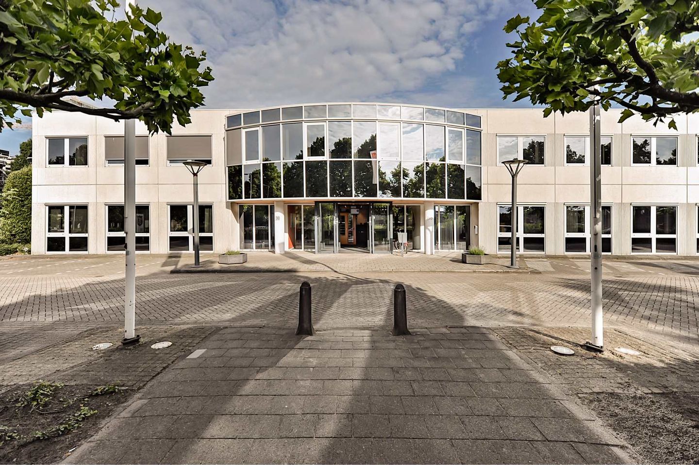 View photo 2 of Zeehaenkade 30