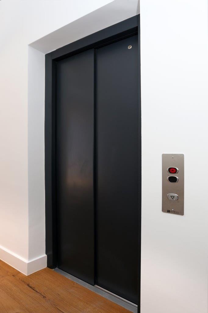 Photo 37 of Hugo de Grootstraat 4