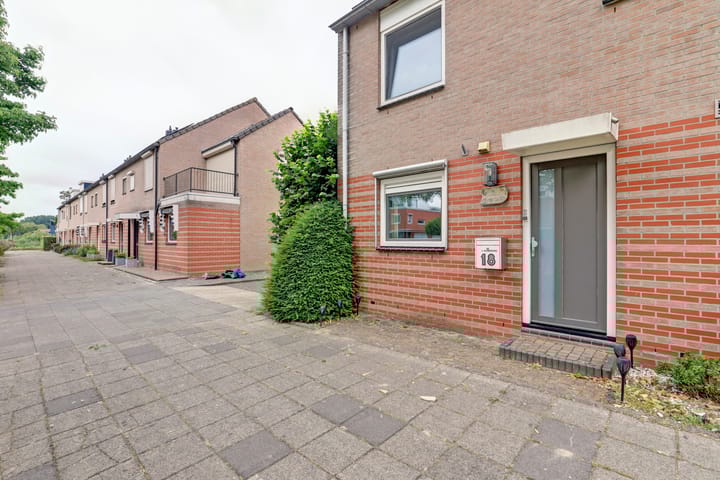 Foto 28 van Agnes Bartoutslaan 18