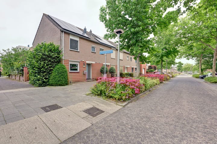 Foto 29 van Agnes Bartoutslaan 18