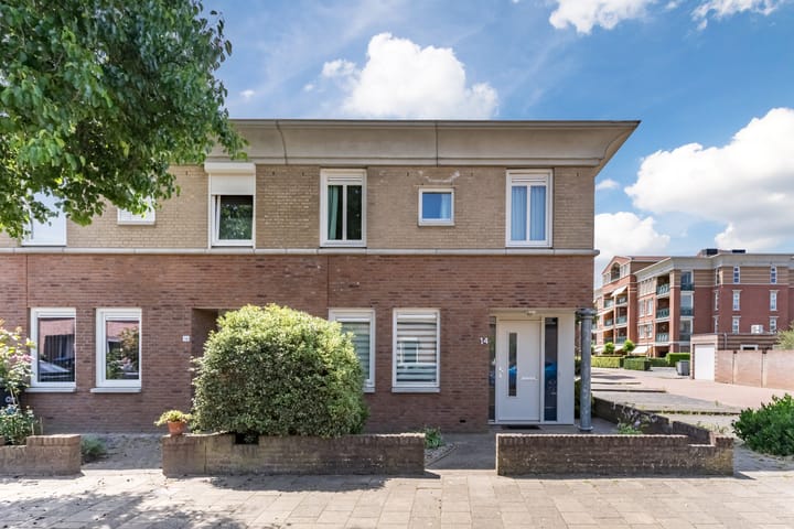 Photo 5 of Falstaff 14