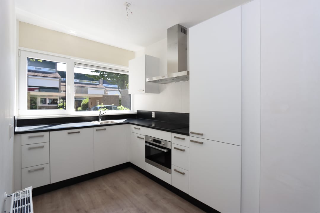 Photo 13 of van de Veldeweg 8