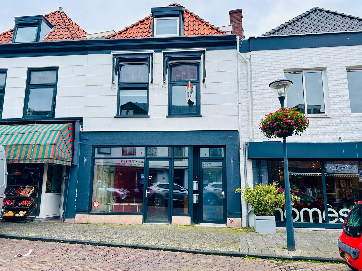 View photo 4 of Raadhuisstraat 90