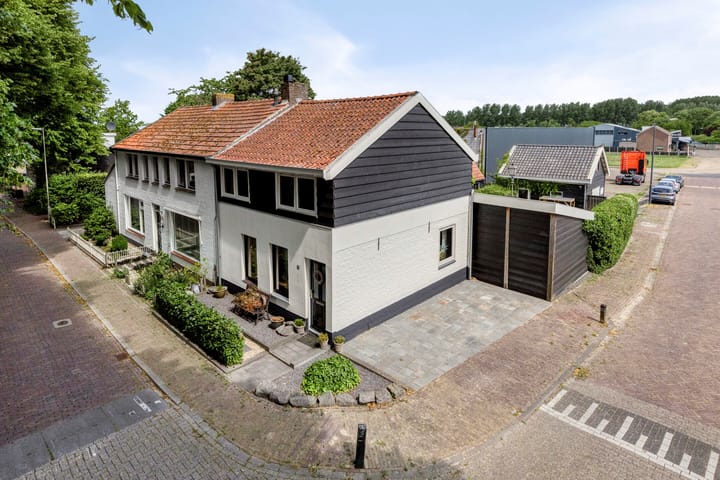 Photo 41 of Stationsweg 16