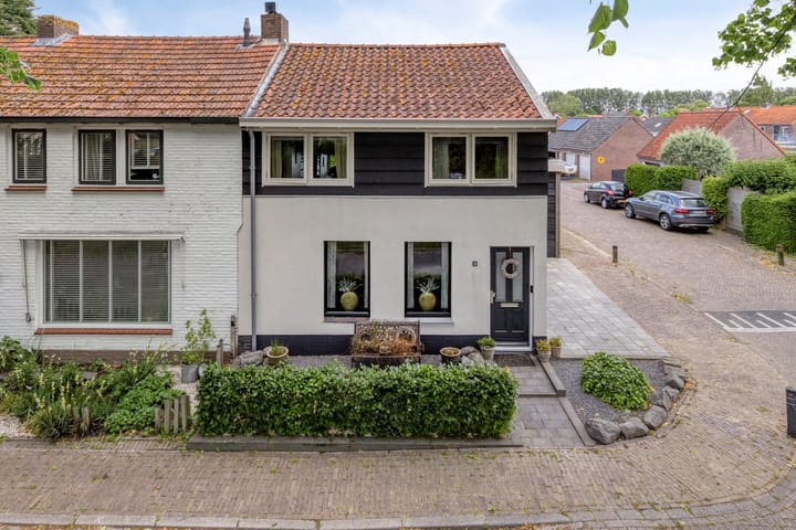 Photo 42 of Stationsweg 16