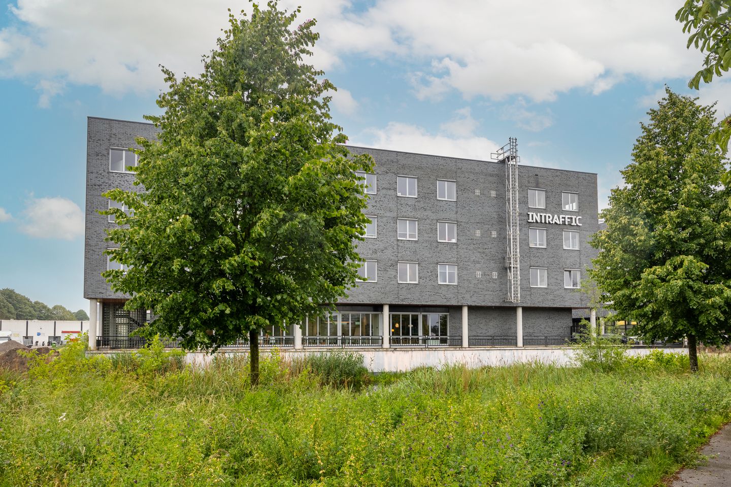 View photo 4 of Iepenhoeve 11