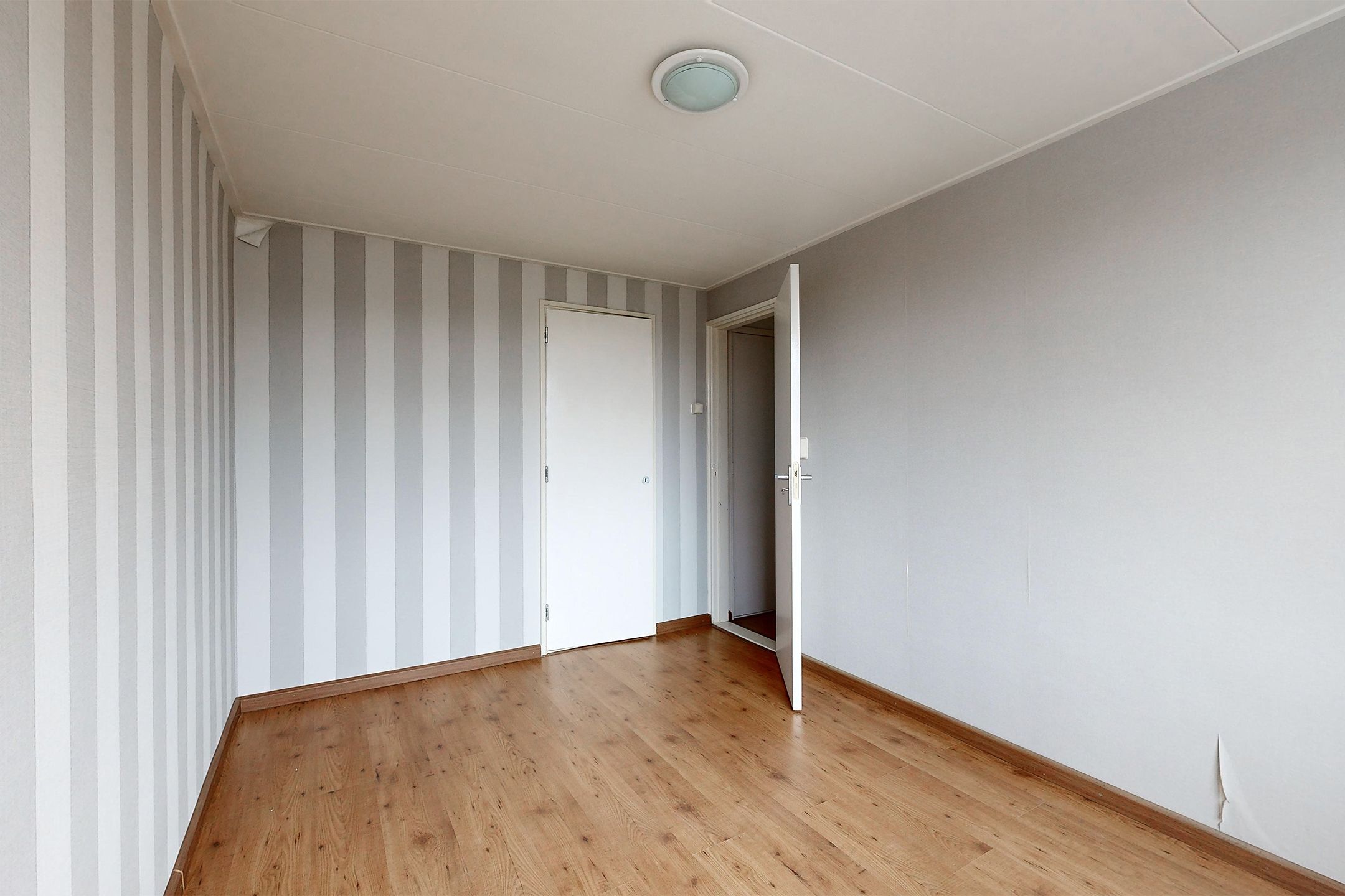 Photo 24 of Hazebrouckstraat 10