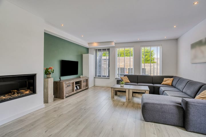 Foto 2 van Merensteinplein 2