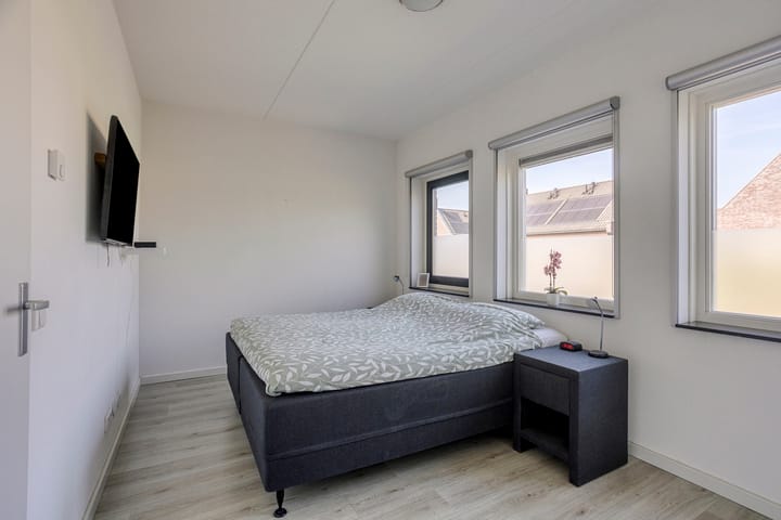 Foto 16 van Merensteinplein 2