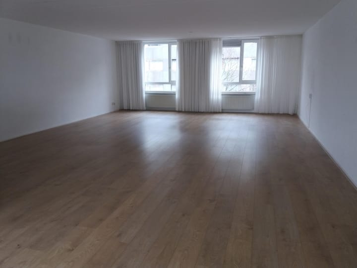 Photo 2 of Wilhelminastraat 12-10