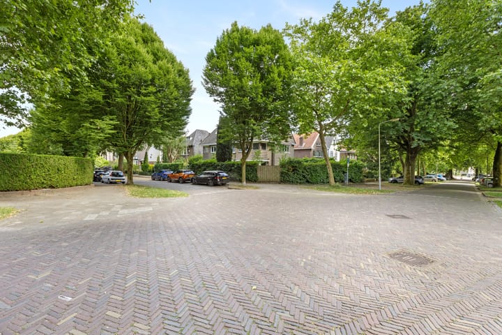 Foto 37 van Van Limburg Stirumlaan 2-A