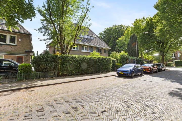 Foto 38 van Van Limburg Stirumlaan 2-A