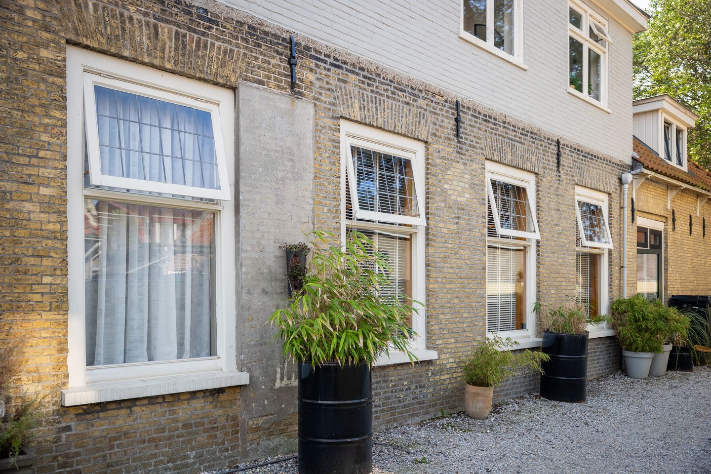 Bekijk foto 2 van Burgemeester Mentzstraat 20