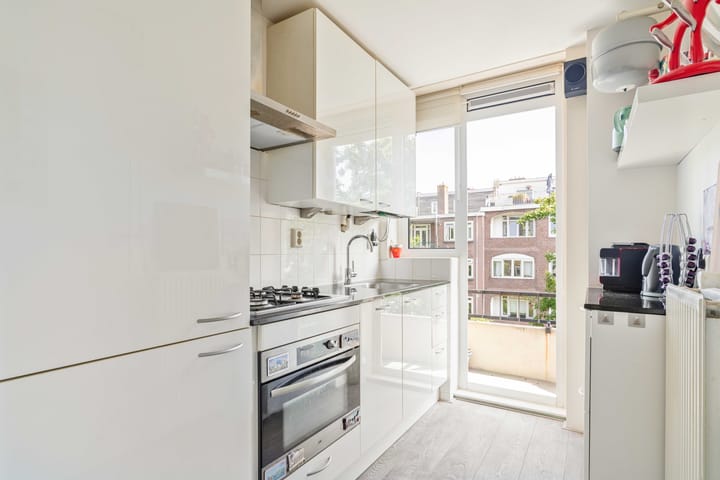 Foto 2 van Sara Burgerhartstraat 46-2