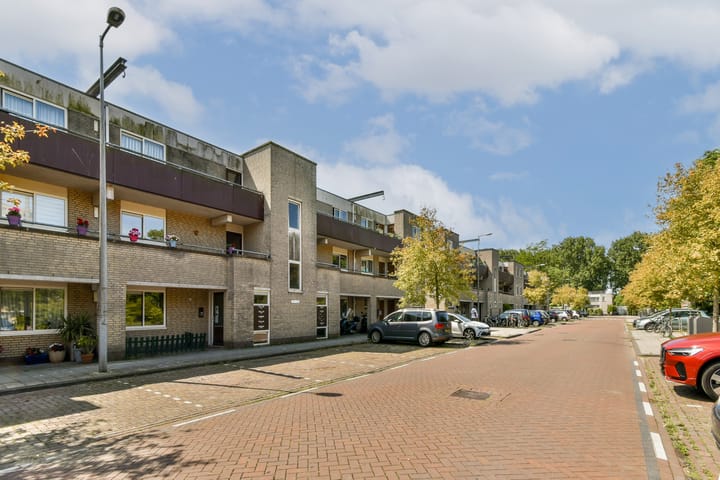 Foto 1 van Overleg 100