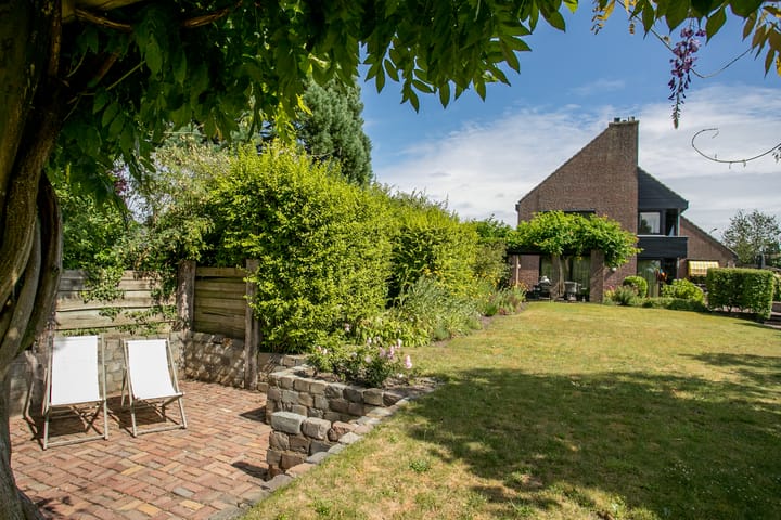 Foto 81 van Venloseweg 35