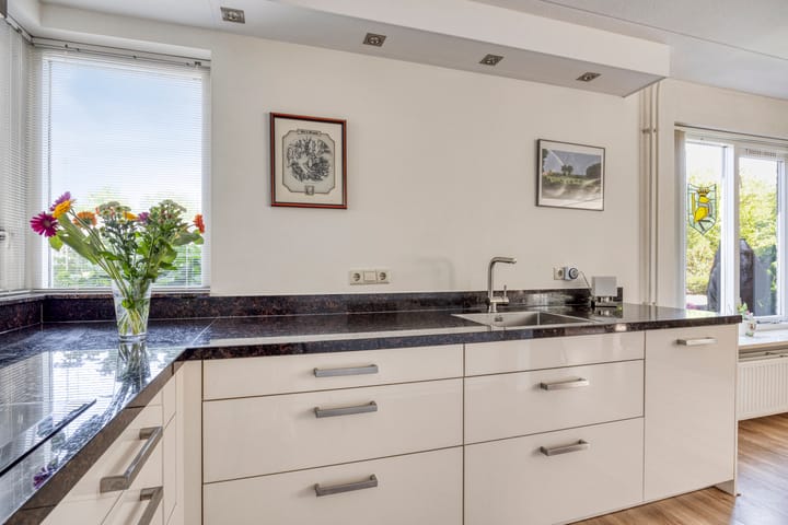 Foto 14 van Marthalaan 22