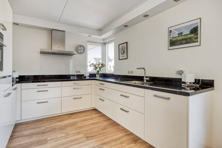 Foto 15 van Marthalaan 22