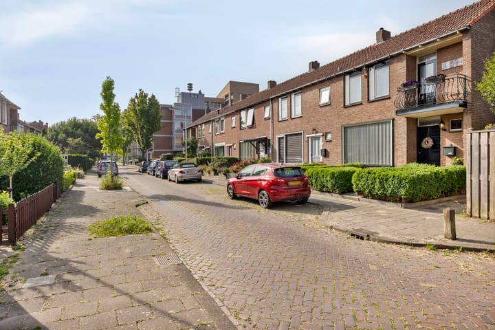 Foto 4 van Stoop van Zwijndrechtstraat 14