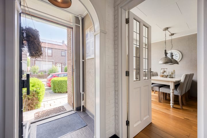 Foto 6 van Stoop van Zwijndrechtstraat 14