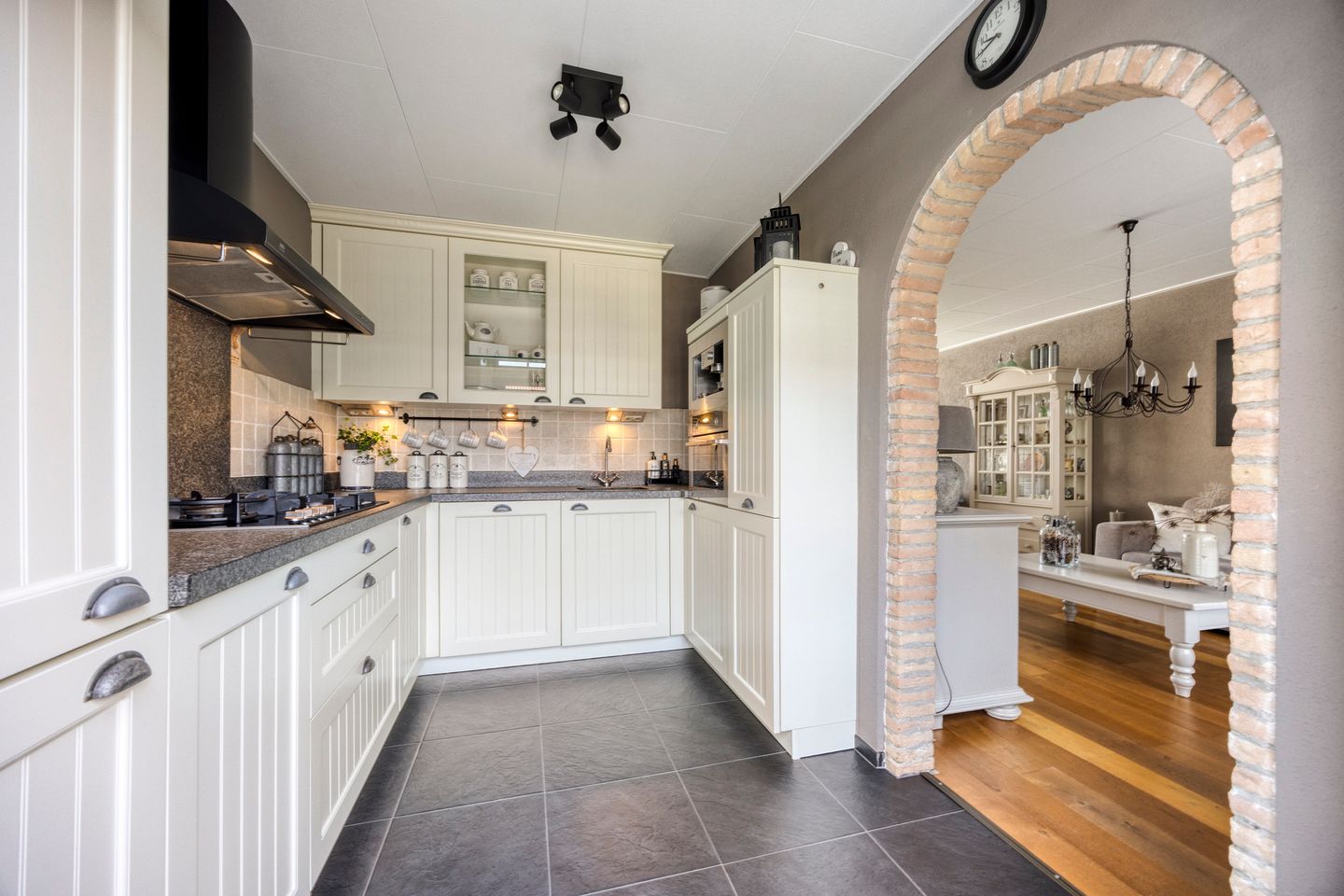 Foto 10 van Stoop van Zwijndrechtstraat 14