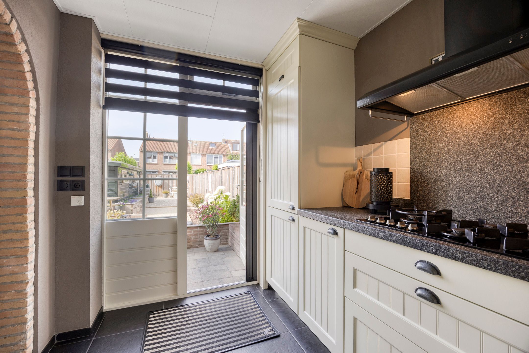 Foto 12 van Stoop van Zwijndrechtstraat 14