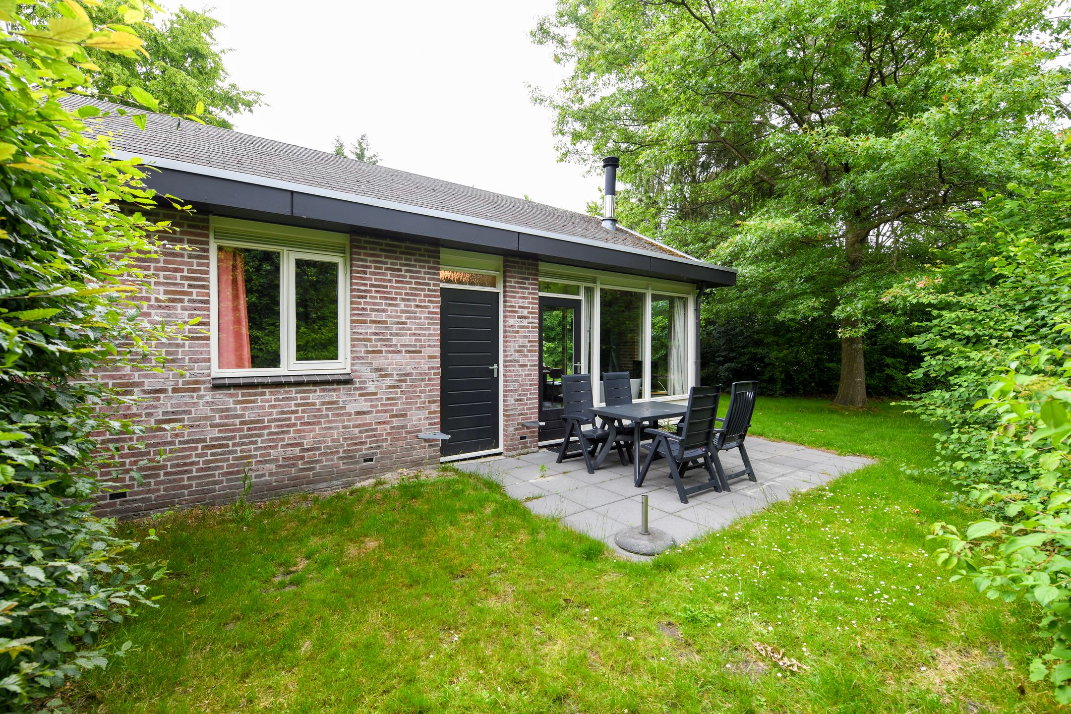 2-bedroom freehold villa in Aalden — photo 1 of 5