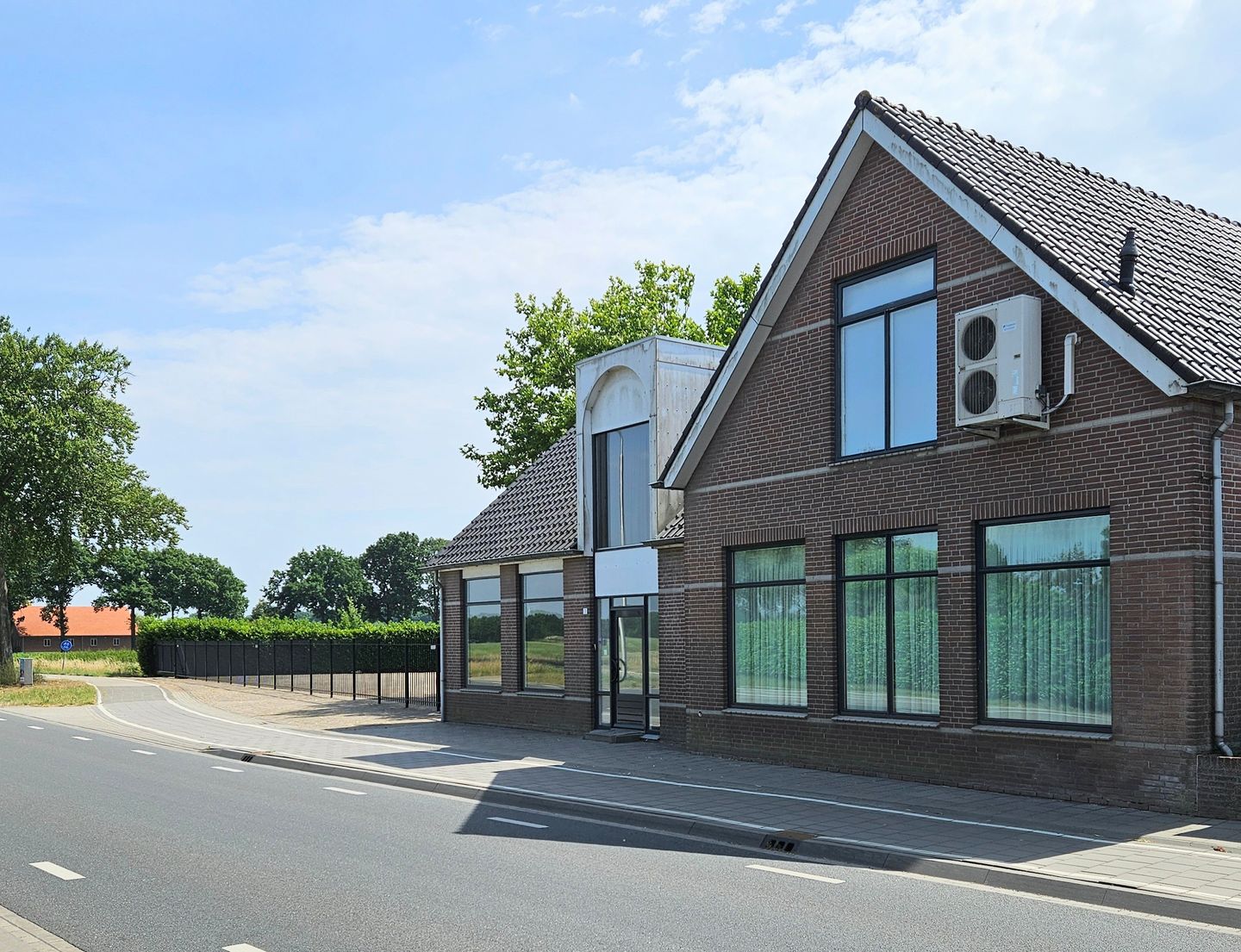Bekijk foto 2 van Rucphenseweg 3