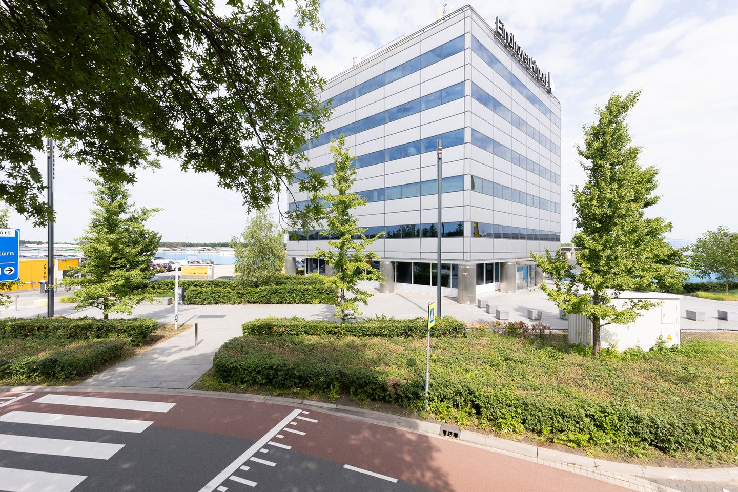 Bekijk foto 1 van Luchthavenweg 13