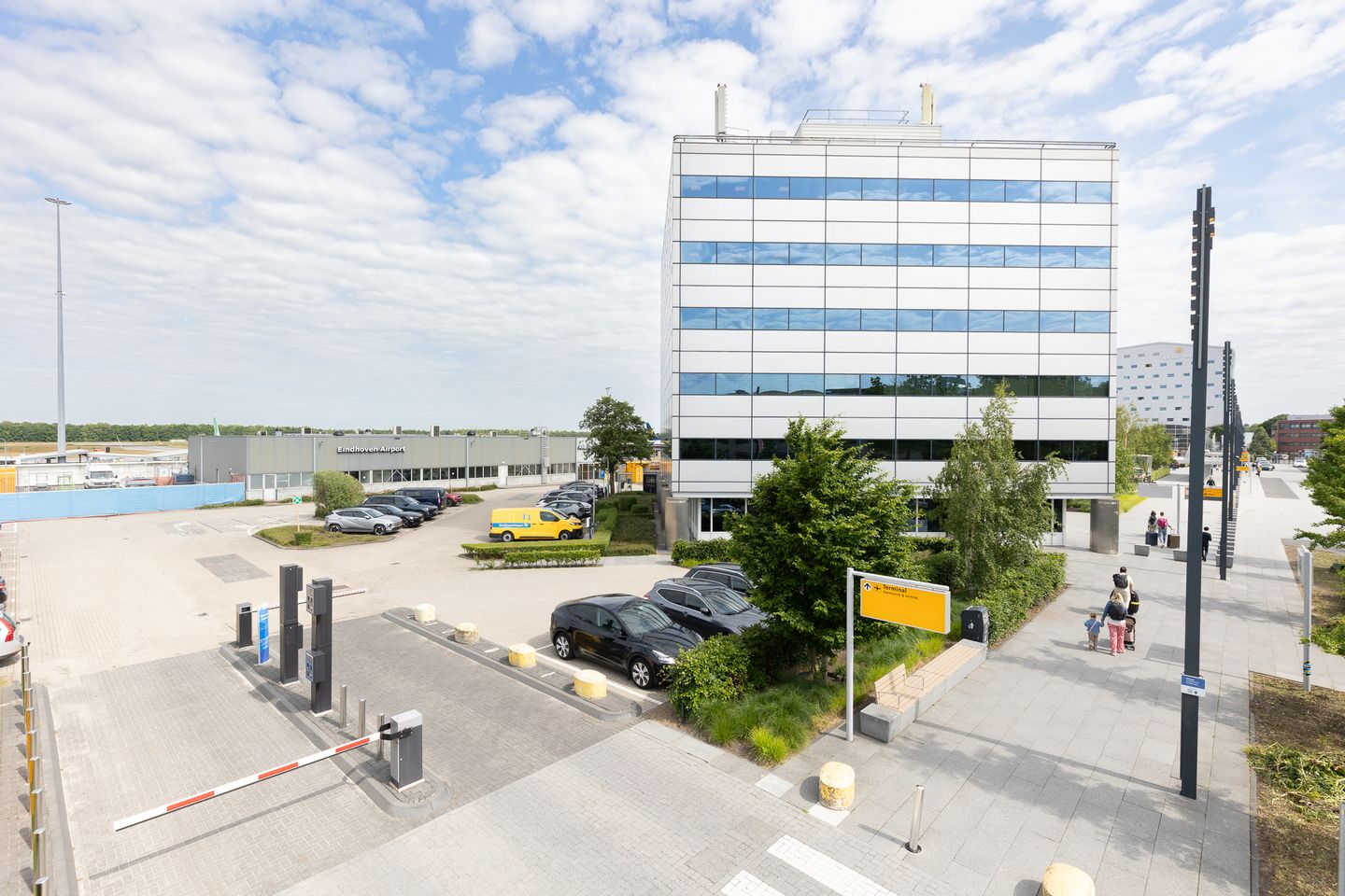 Bekijk foto 3 van Luchthavenweg 13