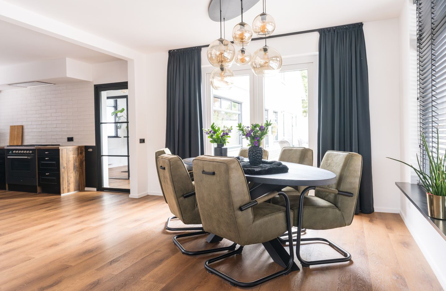 Foto 10 van Van Schendelstraat 19