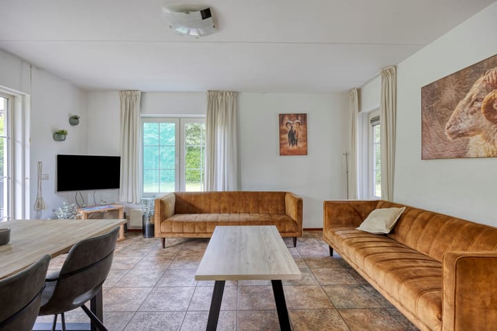 Photo 2 of Binnenweg 12-68