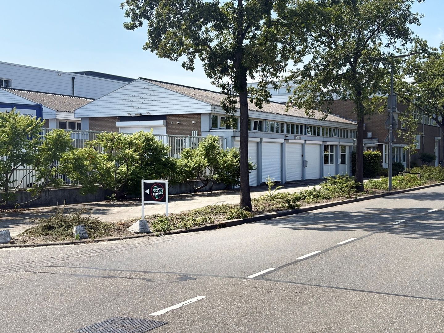 View photo 2 of Prins Hendrikweg 10