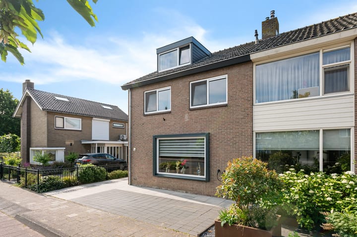 Photo 2 of Prins Bernhardstraat 4