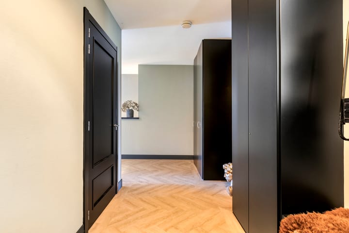 Photo 7 of Nieuwendijk 4