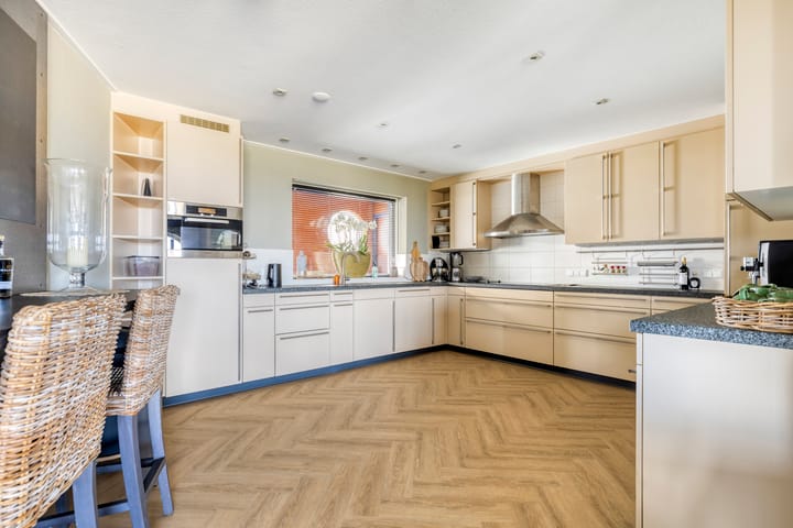 Photo 17 of Nieuwendijk 4