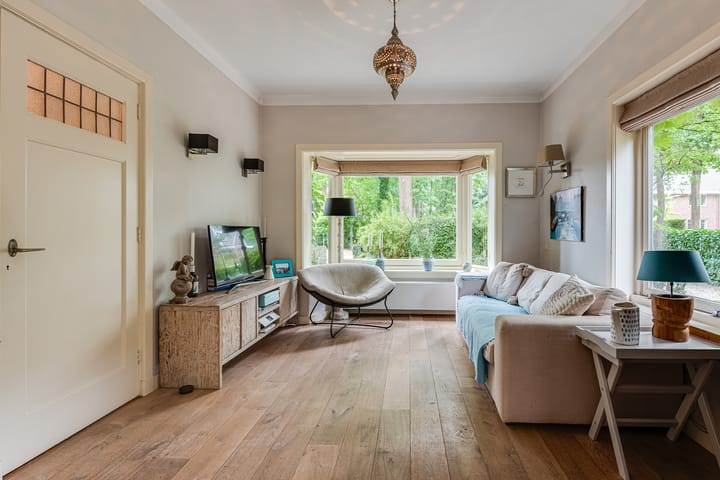 Foto 11 van Melvill van Carnbeelaan 25