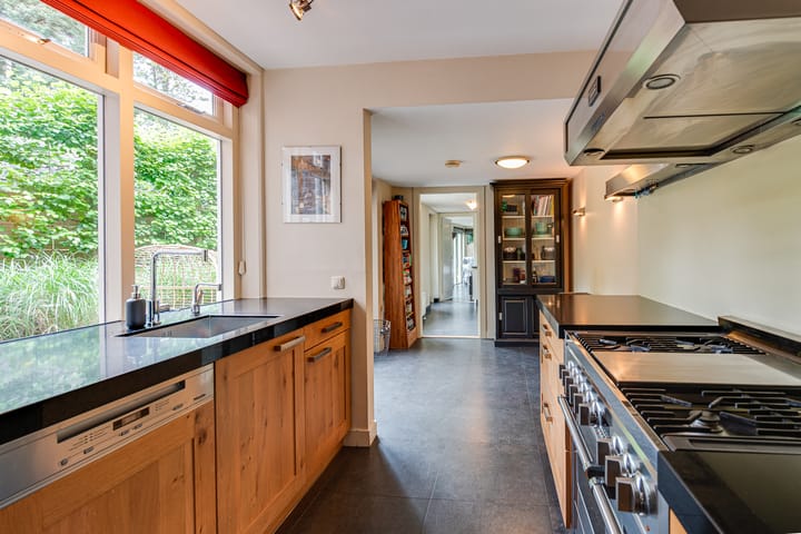 Foto 18 van Melvill van Carnbeelaan 25