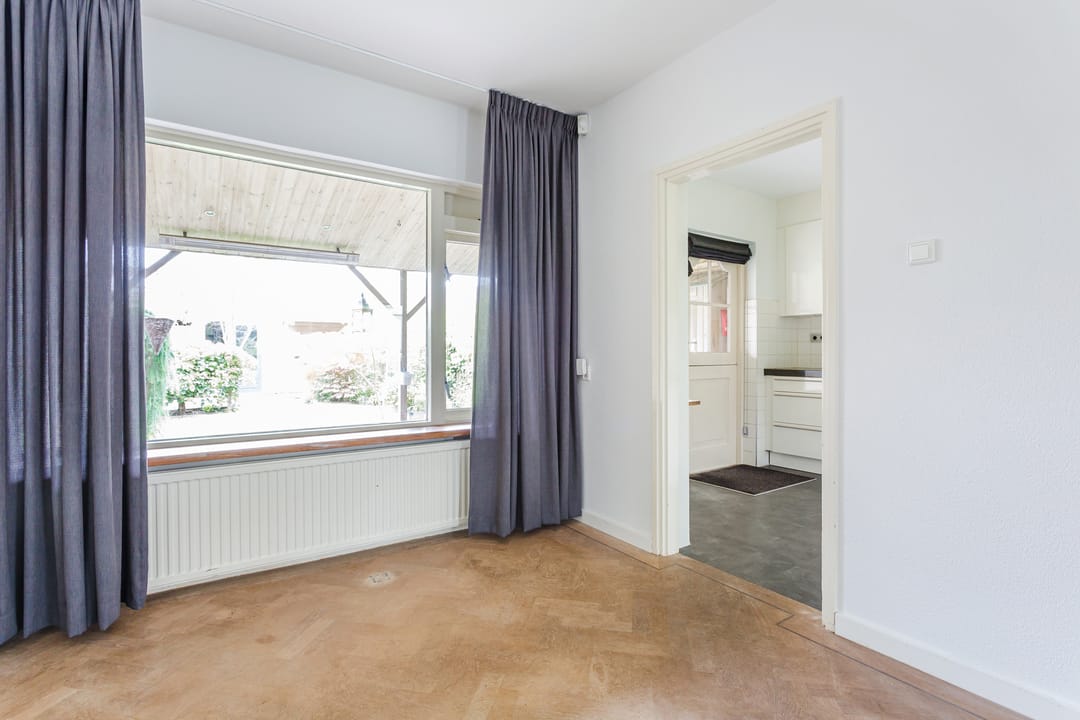 Photo 11 of Van Oldenbarneveltstraat 84