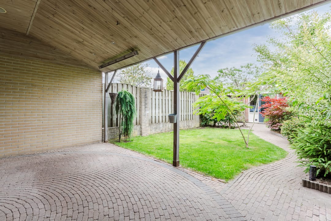 Photo 28 of Van Oldenbarneveltstraat 84