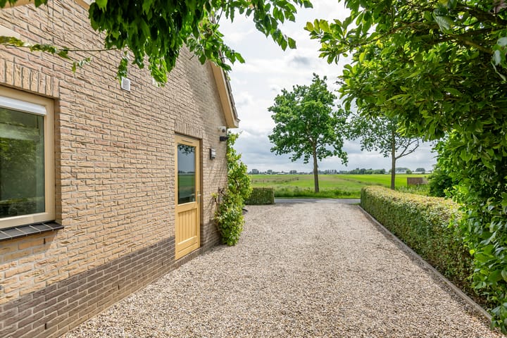 Photo 28 of Overheicop 68-B