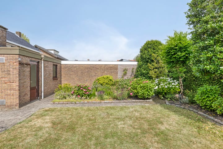 Foto 27 van Bloemenkamplaan 14